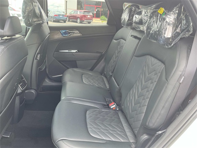 Vehicle image 21 of 36
