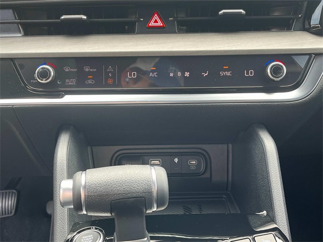 Vehicle image 34 of 36