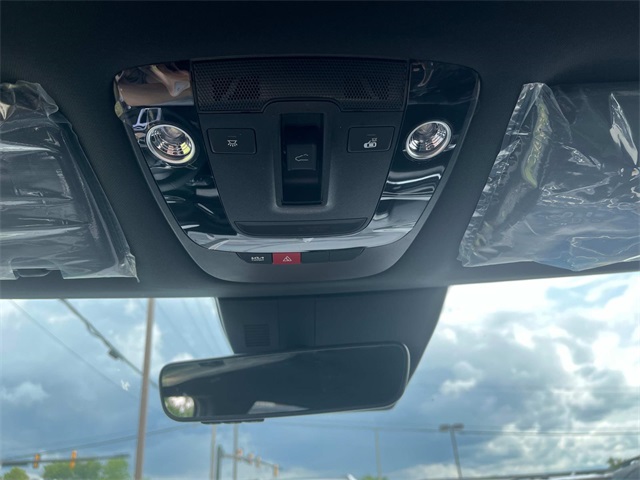 Vehicle image 32 of 36