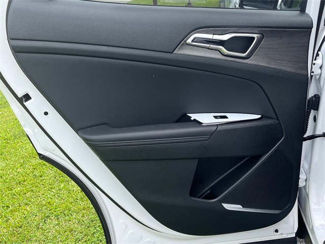 Vehicle image 20 of 36