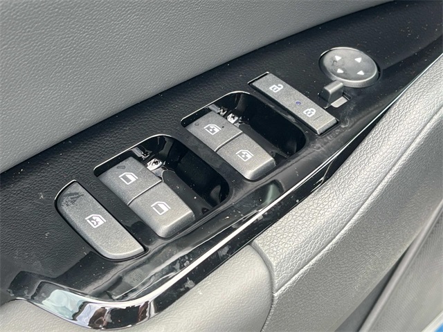 Vehicle image 24 of 36