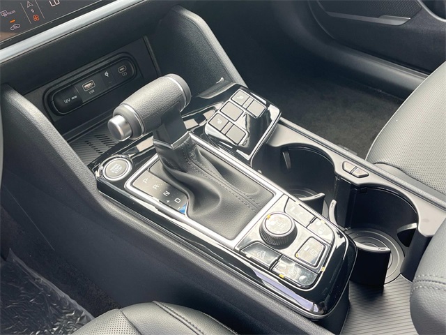 Vehicle image 33 of 36