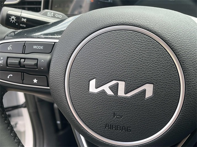 Vehicle image 28 of 36