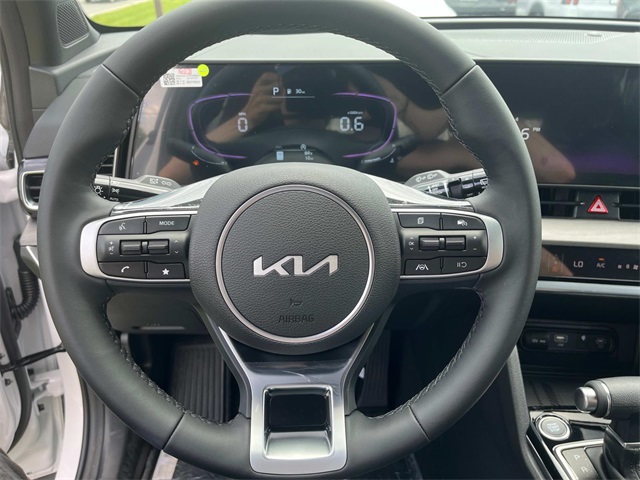 Vehicle image 27 of 36