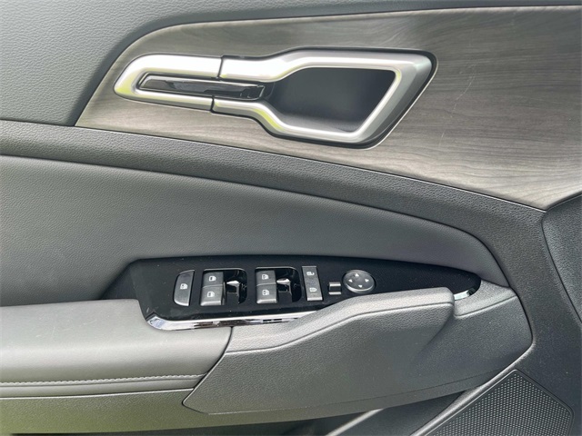 Vehicle image 23 of 36