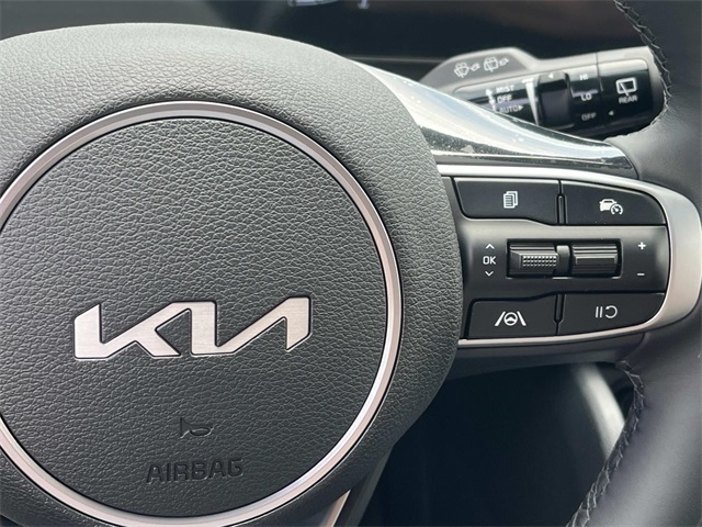 Vehicle image 29 of 36