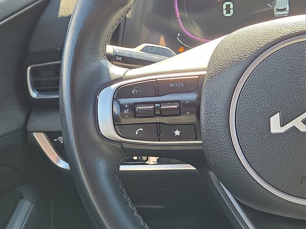 Vehicle image 15 of 30