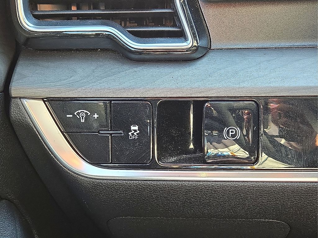 Vehicle image 27 of 30