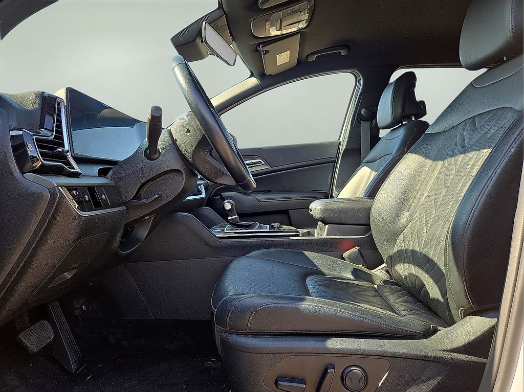 Vehicle image 19 of 30
