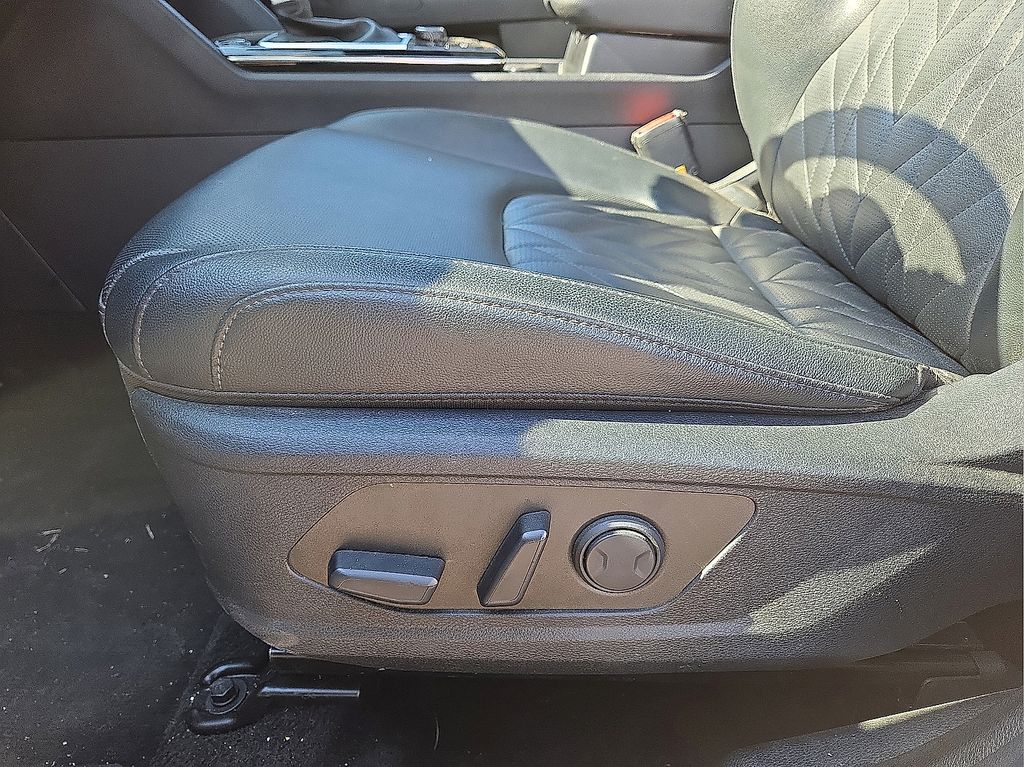 Vehicle image 20 of 30