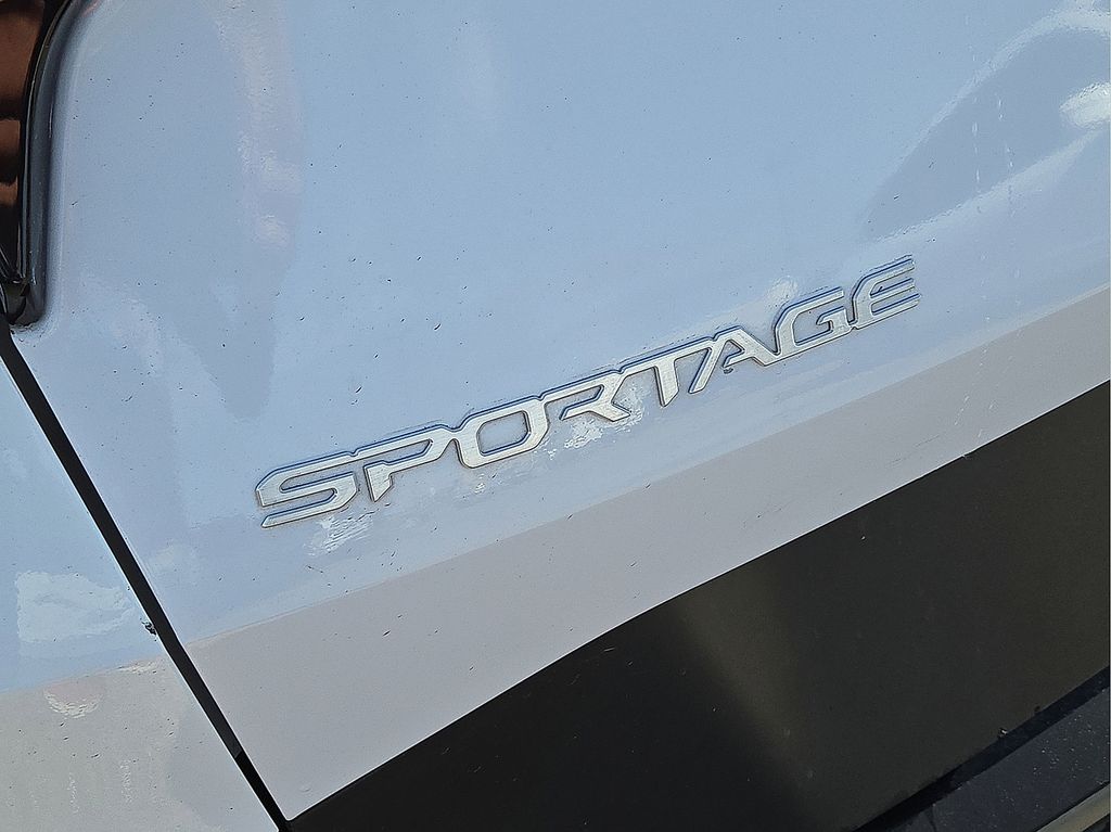 Vehicle image 10 of 30