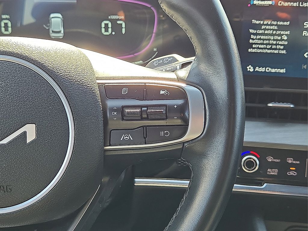 Vehicle image 16 of 30