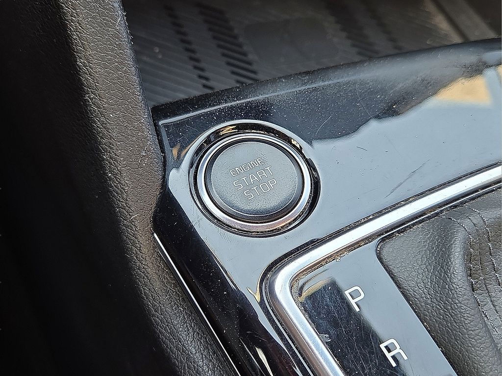 Vehicle image 25 of 30
