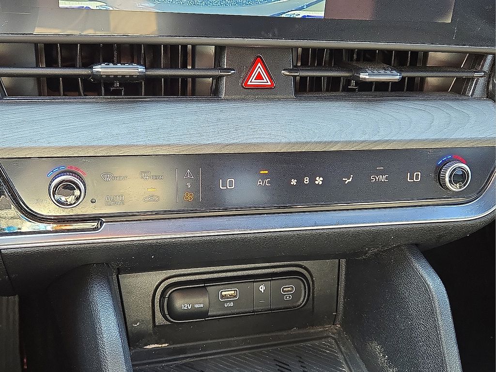 Vehicle image 24 of 30