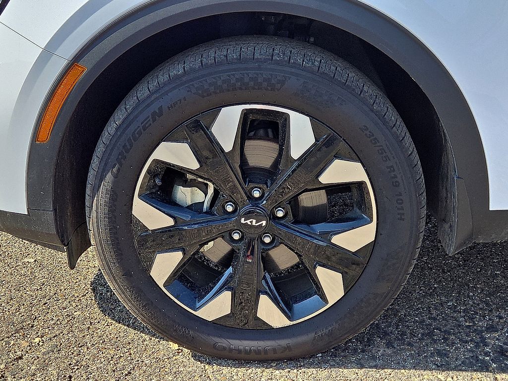 Vehicle image 9 of 30