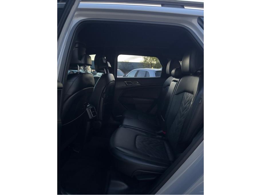 Vehicle image 14 of 19