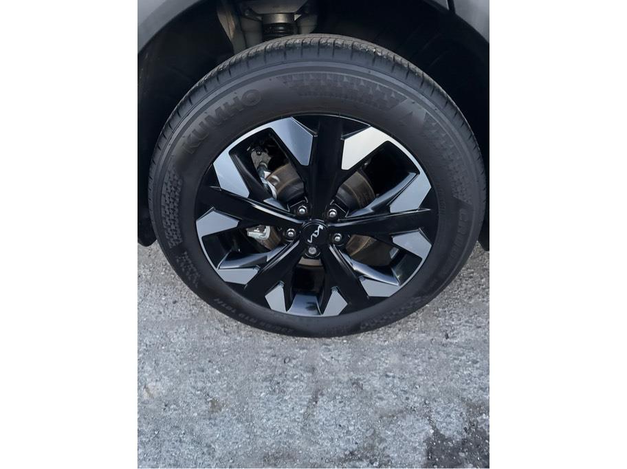 Vehicle image 11 of 19