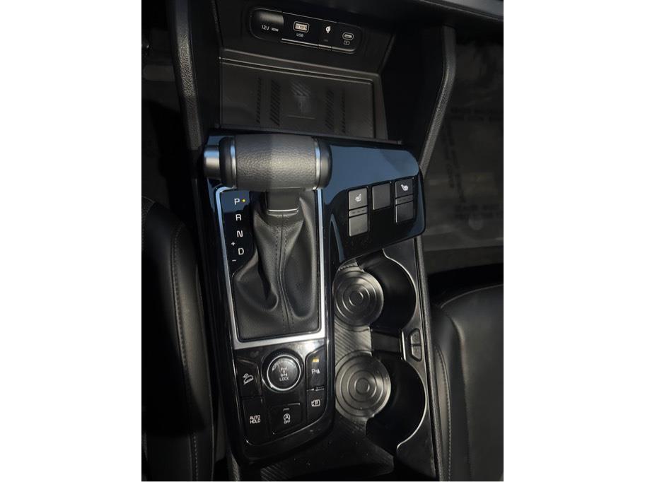 Vehicle image 16 of 19