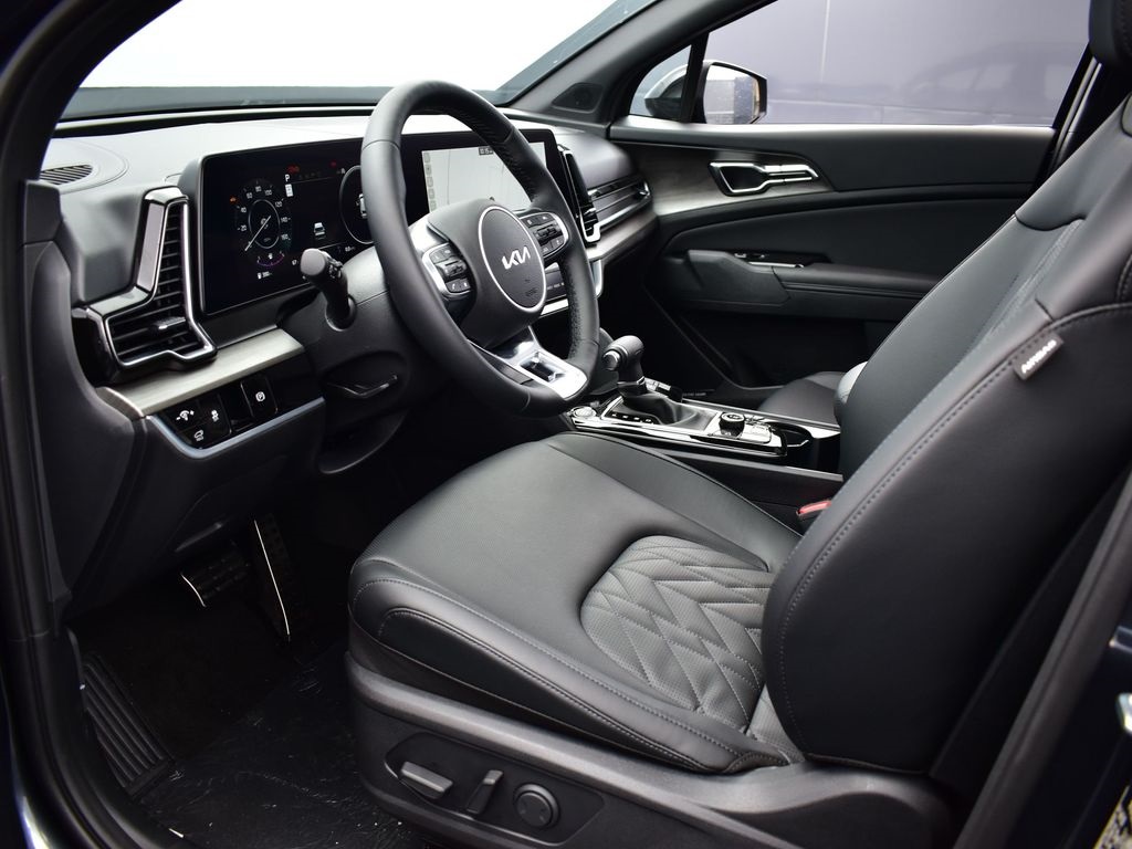 Vehicle image 15 of 31