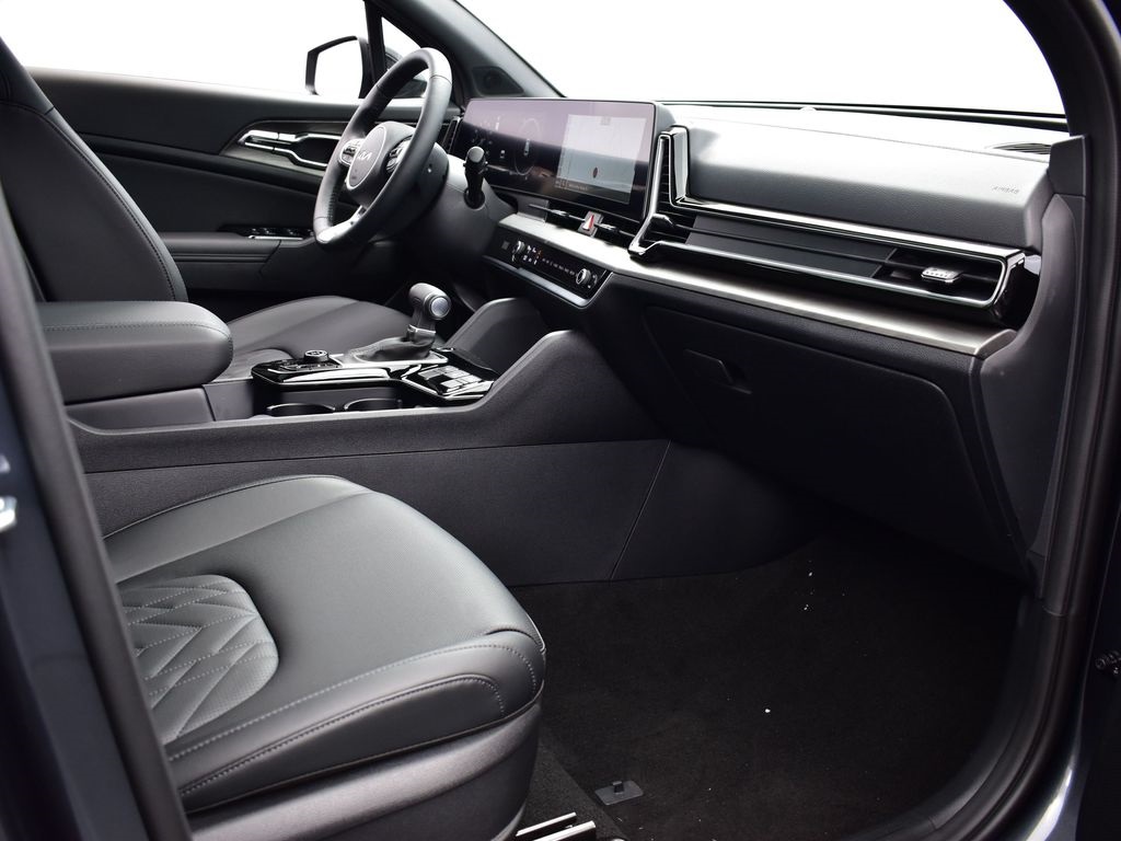 Vehicle image 10 of 31