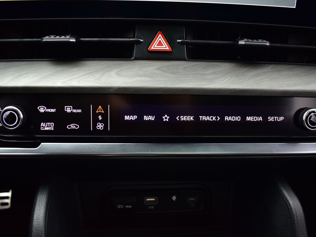 Vehicle image 28 of 31
