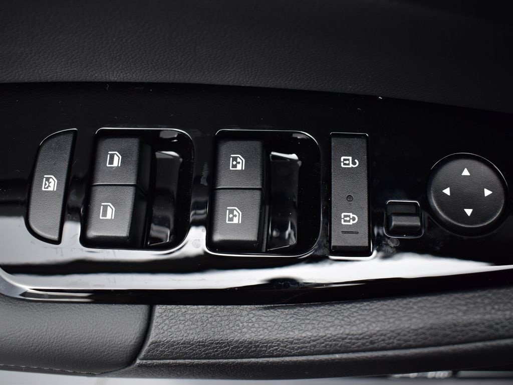 Vehicle image 19 of 31