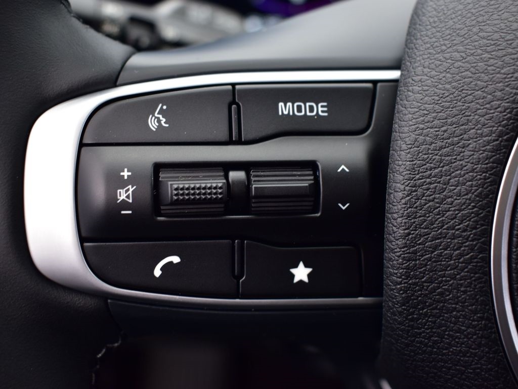 Vehicle image 21 of 31