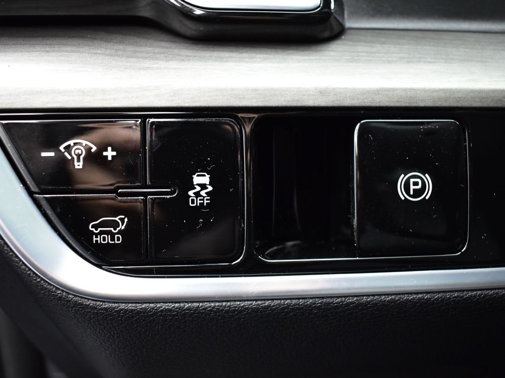 Vehicle image 20 of 31