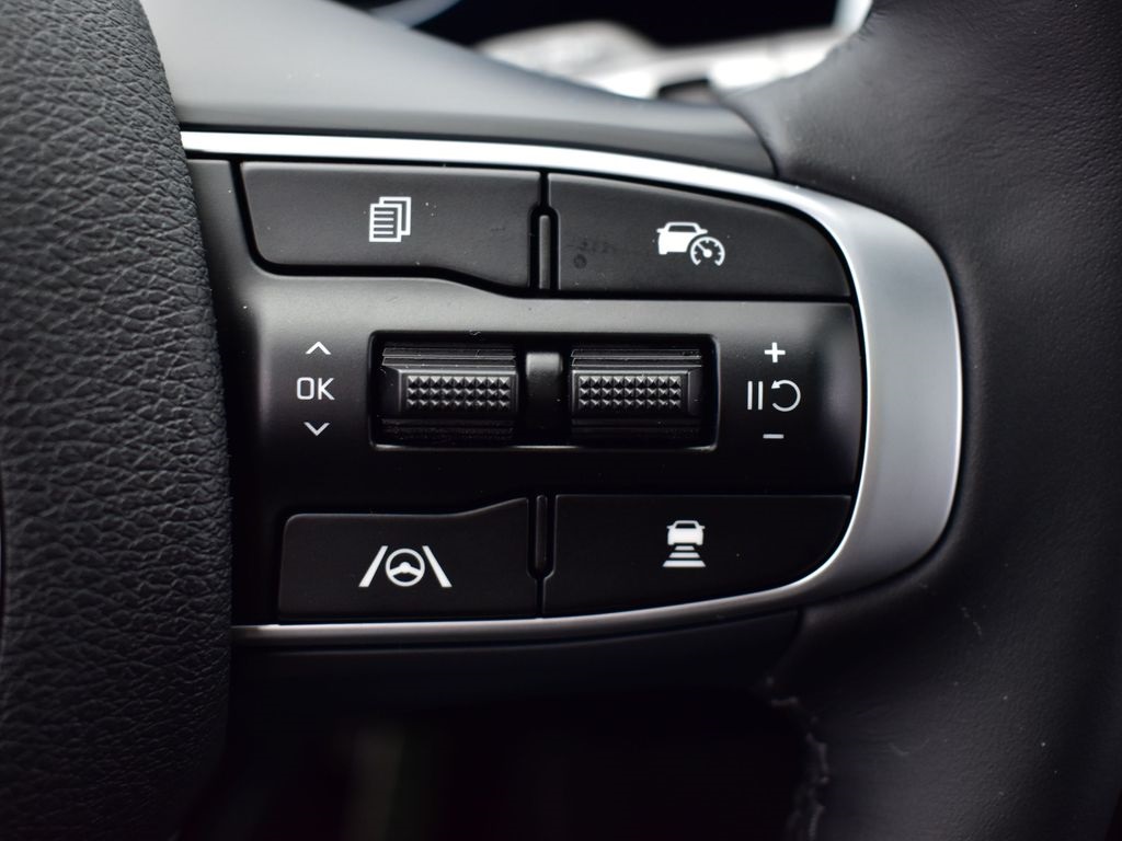 Vehicle image 22 of 31