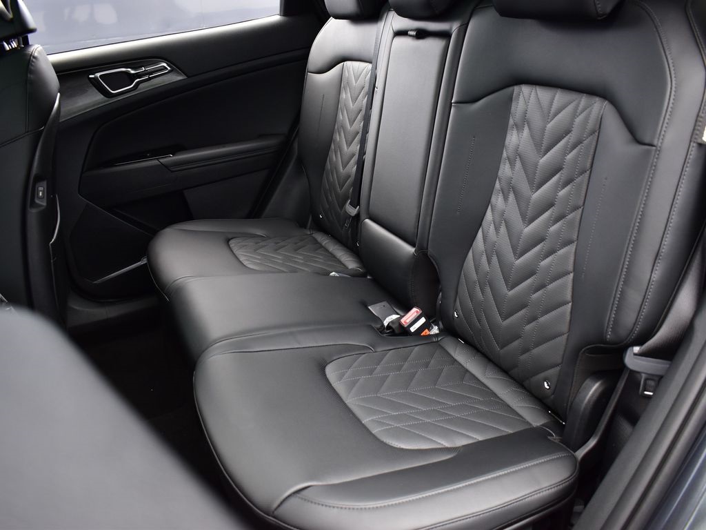Vehicle image 13 of 31