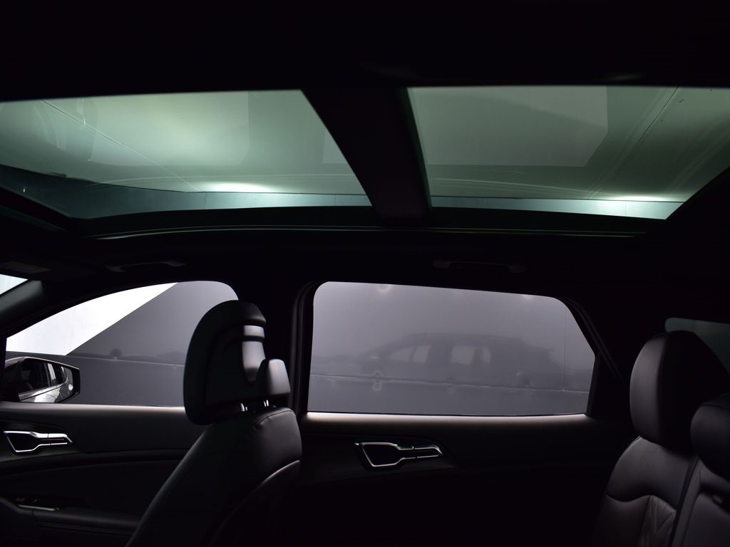 Vehicle image 16 of 31