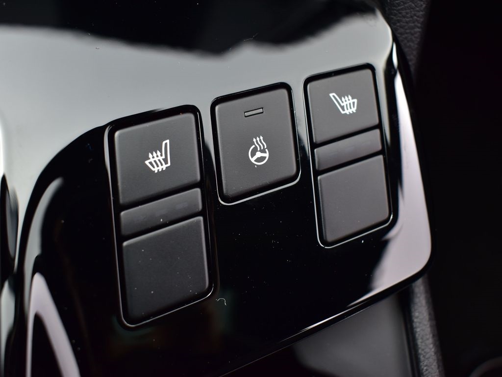 Vehicle image 26 of 31