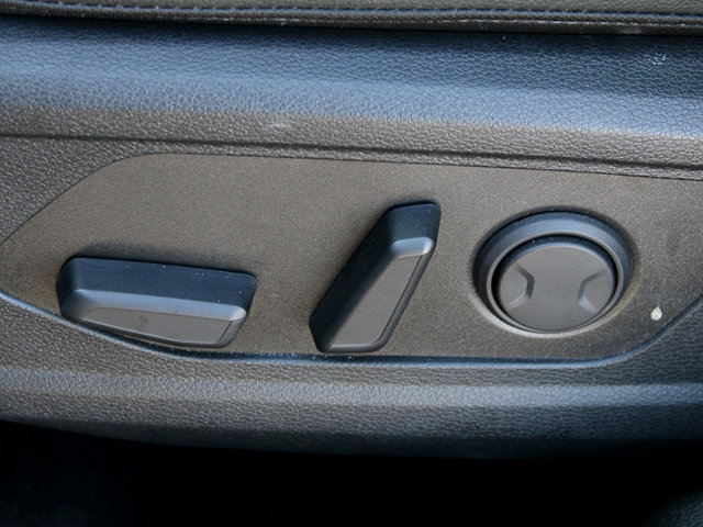 Vehicle image 13 of 22