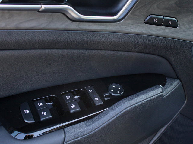 Vehicle image 12 of 22