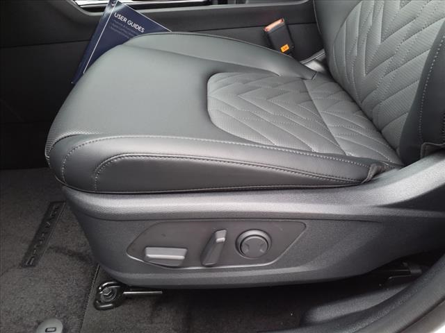 Vehicle image 13 of 31