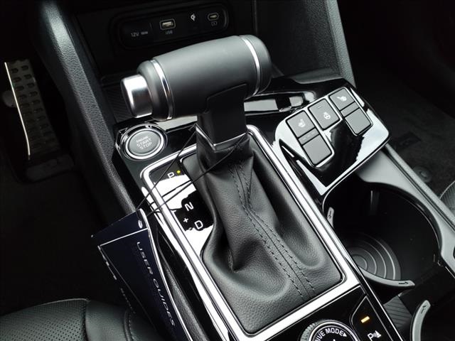 Vehicle image 21 of 31