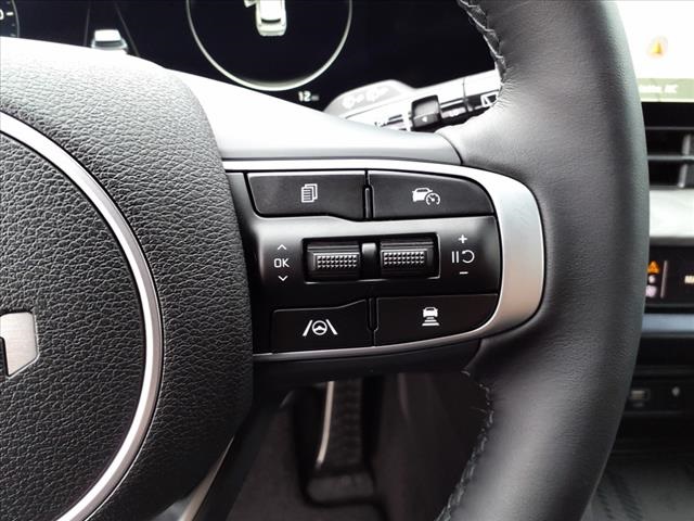 Vehicle image 24 of 31
