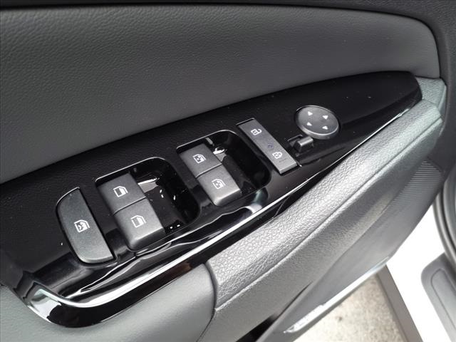 Vehicle image 11 of 31