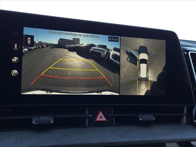 Vehicle image 17 of 33