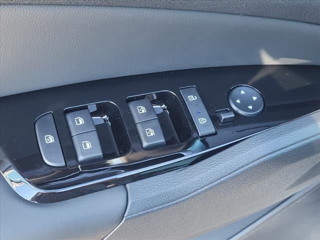 Vehicle image 11 of 33