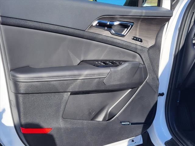 Vehicle image 10 of 33