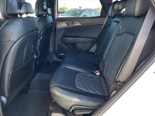 Vehicle image 29 of 33