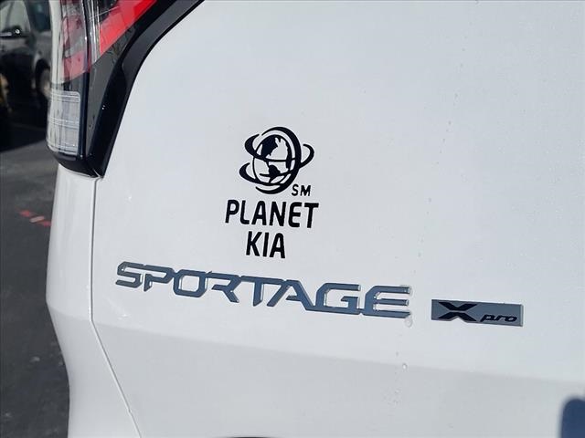 Vehicle image 27 of 33