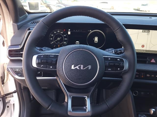 Vehicle image 23 of 33