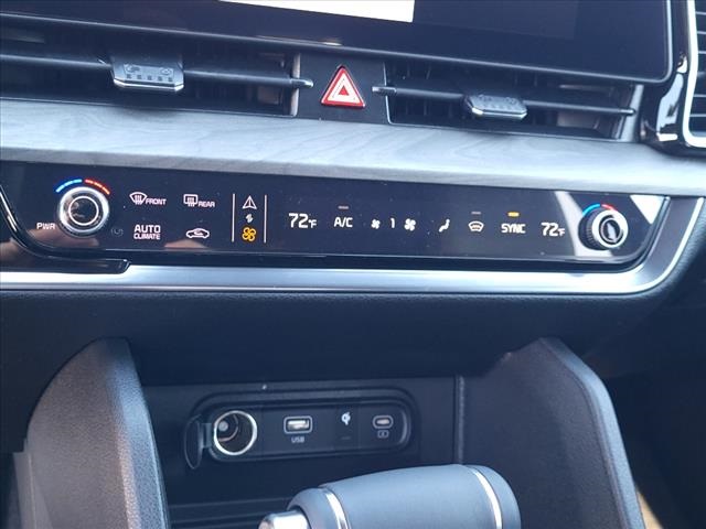Vehicle image 19 of 33