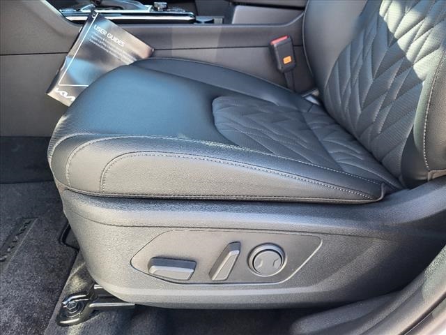 Vehicle image 12 of 33
