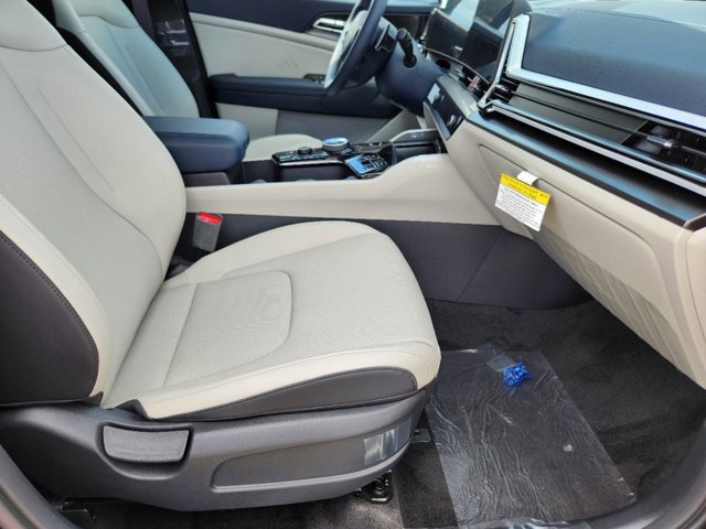 Vehicle image 15 of 21