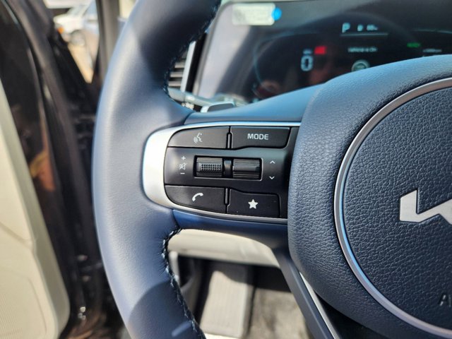 Vehicle image 17 of 21