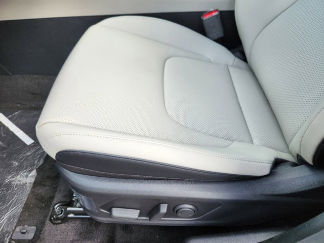 Vehicle image 10 of 21