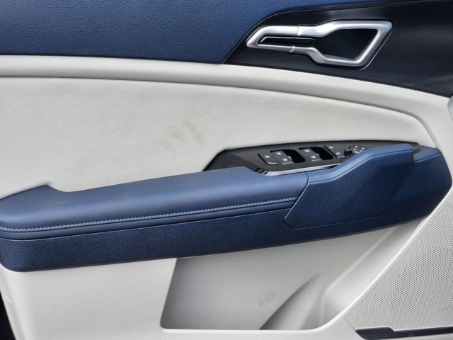 Vehicle image 7 of 21